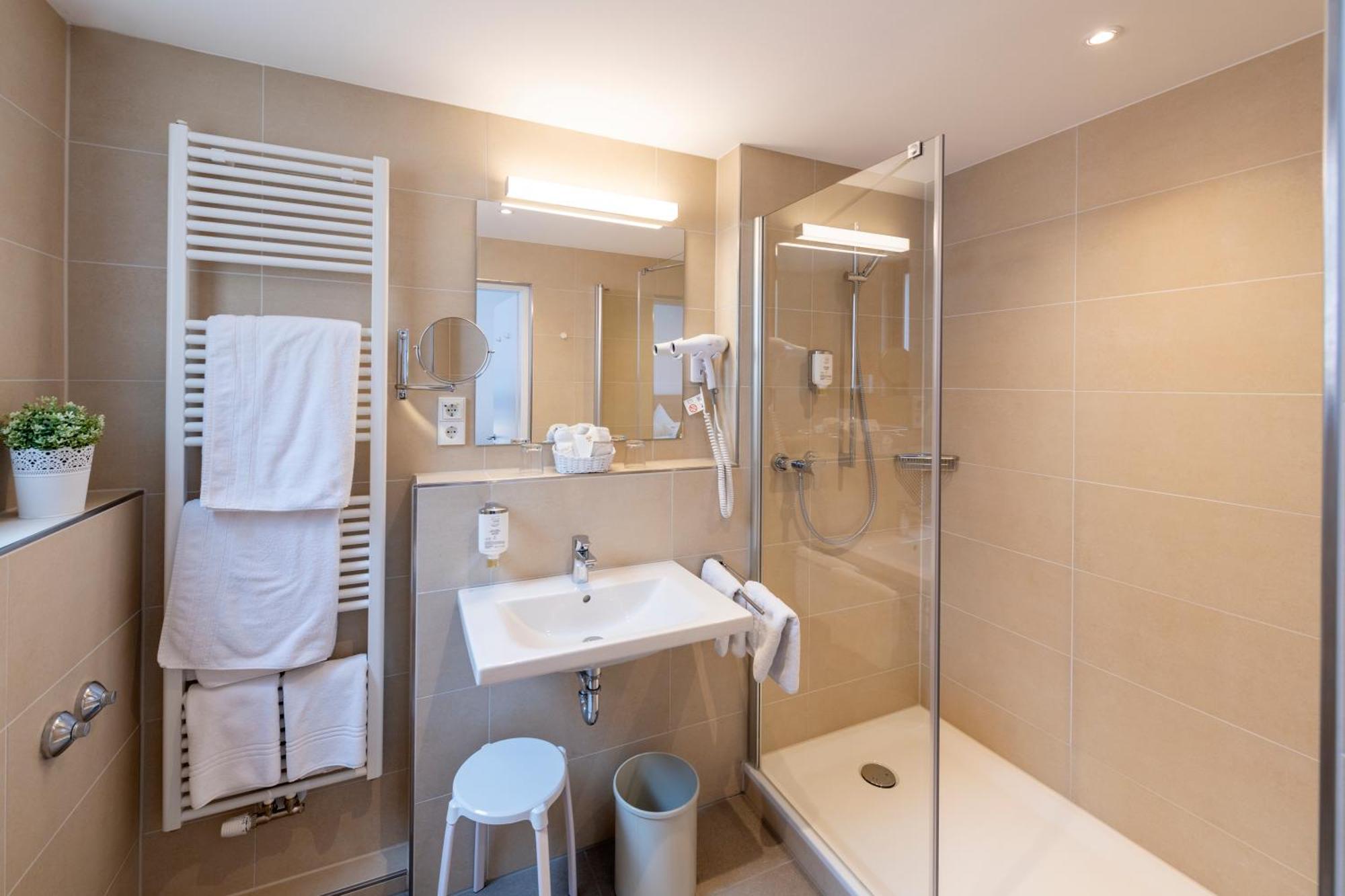 שווצינגן Hotel Adler Post מראה חיצוני תמונה